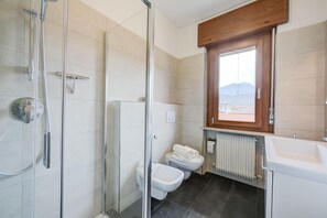 Apartment | 3 bedrooms, Internet