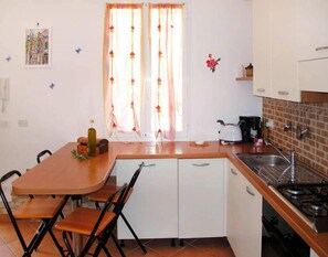 Apartment | Private kitchen - Apartment in Imperia With Communal Pool (Imperia)