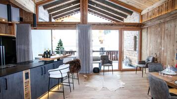 Chalet | Dining