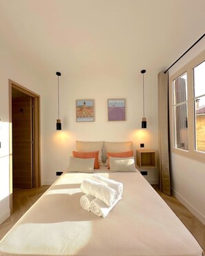 2 bedrooms, in-room safe, desk, iron/ironing board