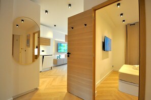 2 Schlafzimmer, Zimmersafe, Schreibtisch, Bügeleisen/Bügelbrett