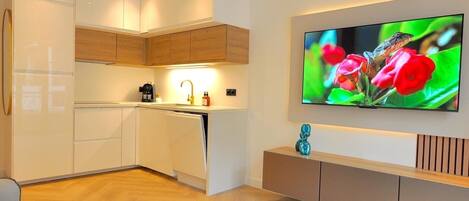 Smart TV, books, stereo