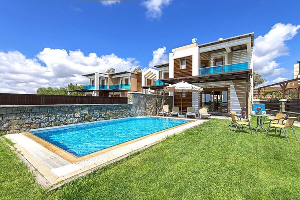 Exterior - Holiday Home in Kiotari With a Barbecue (Rhodes)