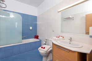 House | Bathroom - Holiday Home in Kiotari With a Barbecue (Rhodes)