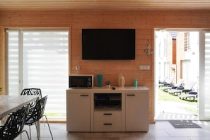 House | Private kitchen | Electric kettle, toaster, highchair - Rewal Holiday Home Near Baltic Beach (Rewal)