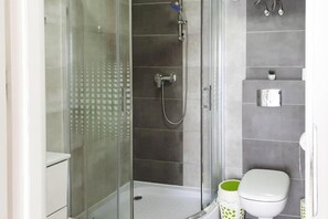 House | Bathroom - Rewal Holiday Home Near Baltic Beach (Rewal)