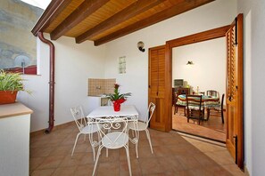 Apartment | Outdoor dining