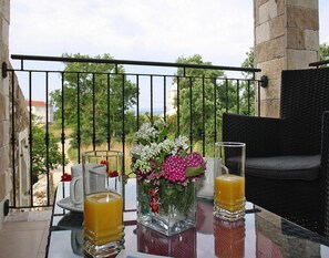 House | Balcony