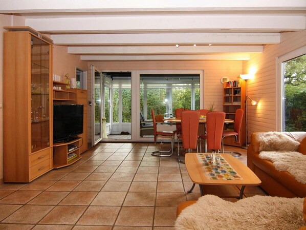 Living area - Bungalow in Warwerort Near Wadden Sea Park (Warwerort)