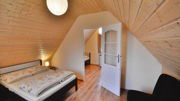 House | 2 bedrooms, individually furnished, iron/ironing board, bed sheets