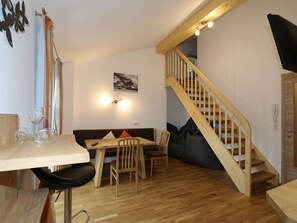 Apartment | Dining