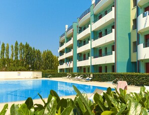 Apartemen | Kolam renang | Kolam renang indoor dan kolam renang outdoor