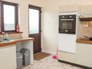 Refrigerador, microondas, horno, tostadora