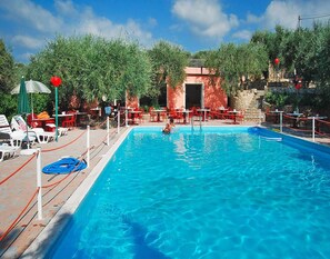 Apartment | Pool | Outdoor pool