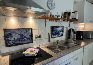 Apartamento | Cozinha privada | Chaleira elétrica, torradeira