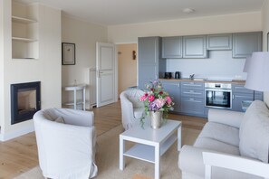 Private kitchen - Ferienwohnung mit Kamin im Gut Ulrichshusen (Moltzow)