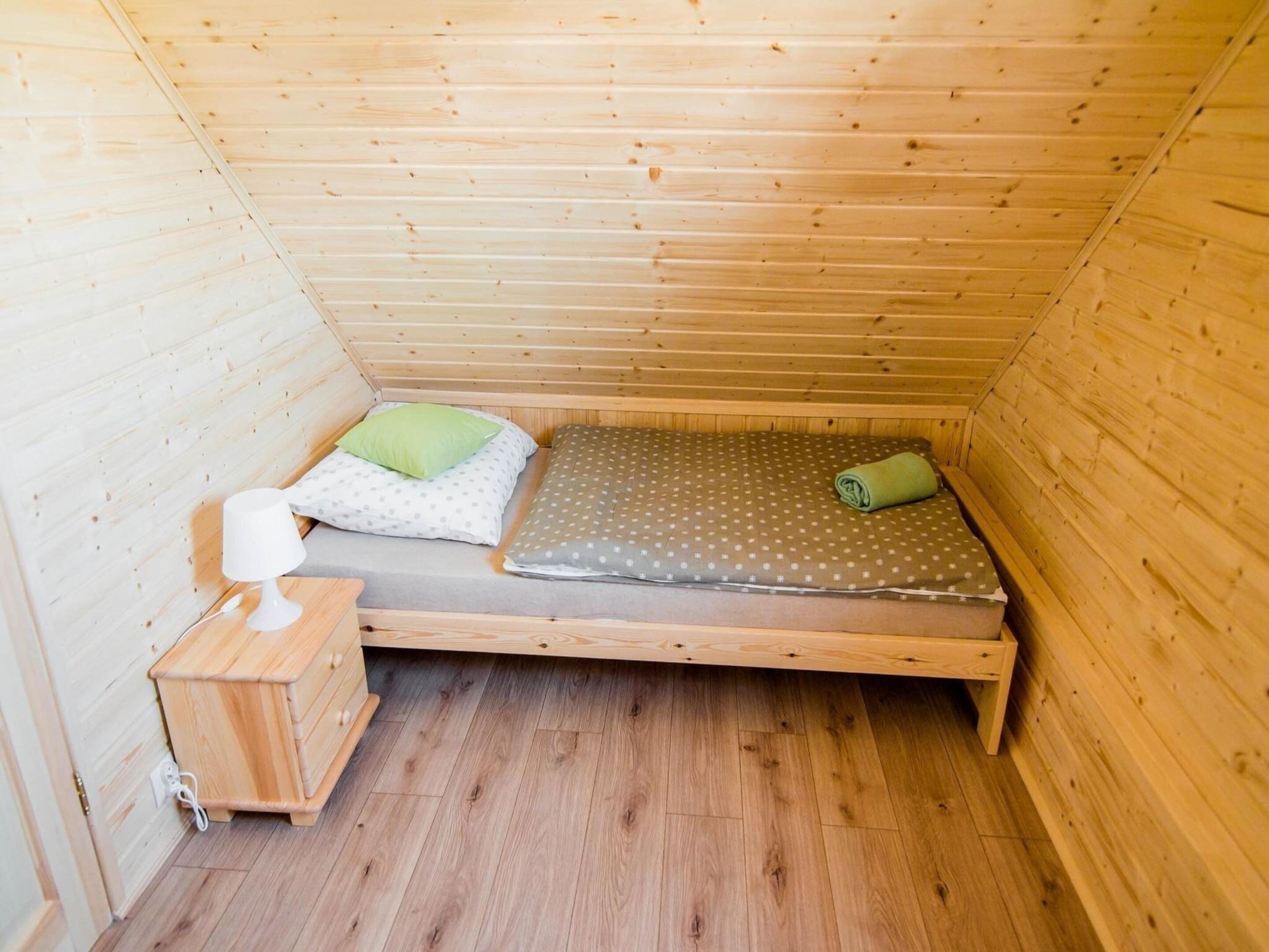 3 عدّة غرف نوم وطراز فريد لكل وحدة وملاءات أسرّة