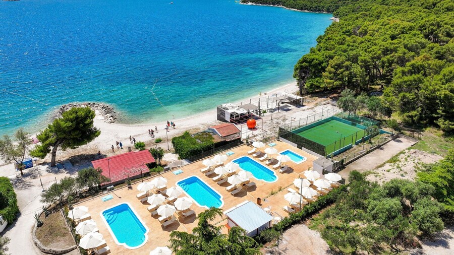 Apartments Medena, Seget Donji, Trogir With Pools