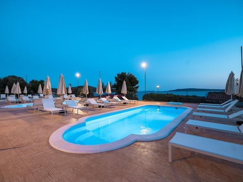 Apartments Medena, Seget Donji, Trogir With Pools