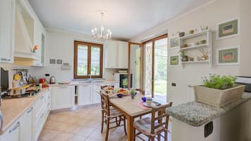 Villa | 3 bedrooms, Internet