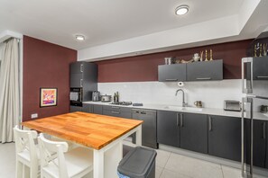 Fridge, microwave, oven, stovetop