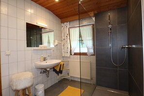 Apartment | Bathroom