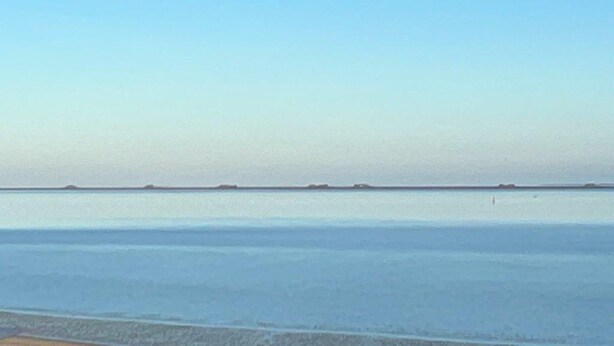 A coastal landscape with a clear sky and calm sea. - Wohnung in der Nordseeregion in Strandnhhe (Wyk auf Foehr)