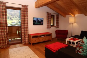 Apartment | Living room - Chalet in Neukirchen Near Wildkogel Arena (Neukirchen am Grossvenediger)