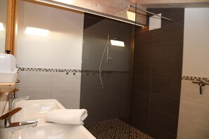 Bathroom - Chalet in Neukirchen Near Wildkogel Arena (Neukirchen am Grossvenediger)