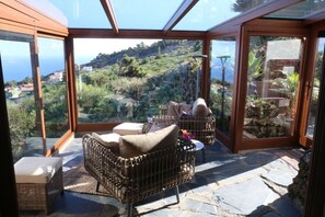 Apartamento | Área de estar | Lareira