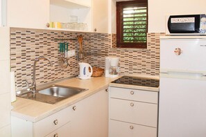 Apartment | Private kitchen - Apartments Sunday in Kozino at the sea (Zadar)