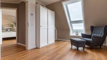 House | 3 bedrooms, individually furnished, iron/ironing board