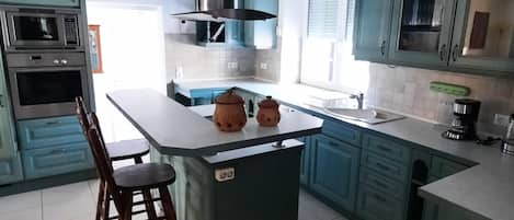House | Private kitchen | Electric kettle, toaster, high chair