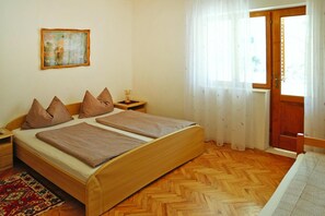 2 habitaciones, muebles diferentes y ropa de cama