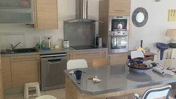 Fridge, microwave, oven, stovetop