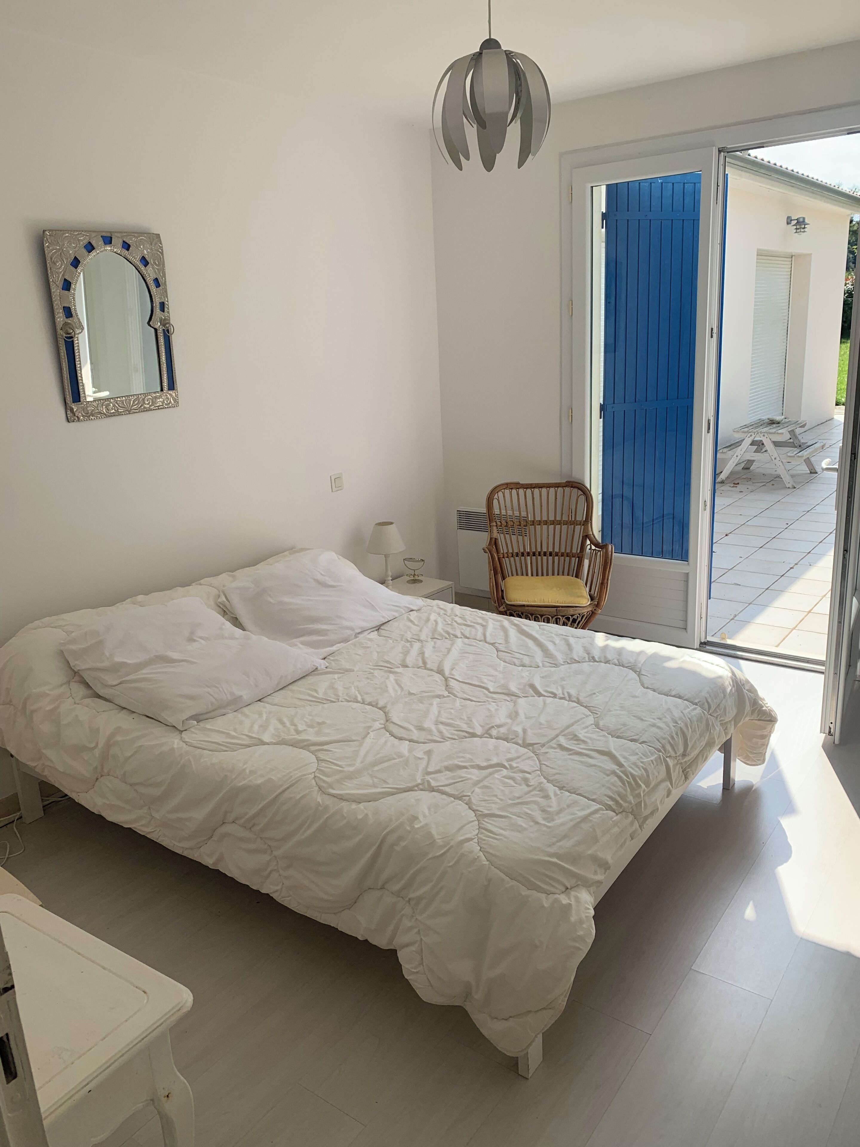 5 chambres, fer et planche à repasser, Wi-Fi, draps fournis