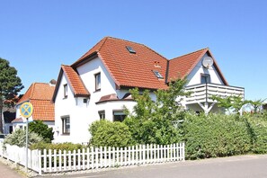 Exterior - Holiday Home in Busum With Parking Space (Büsum)