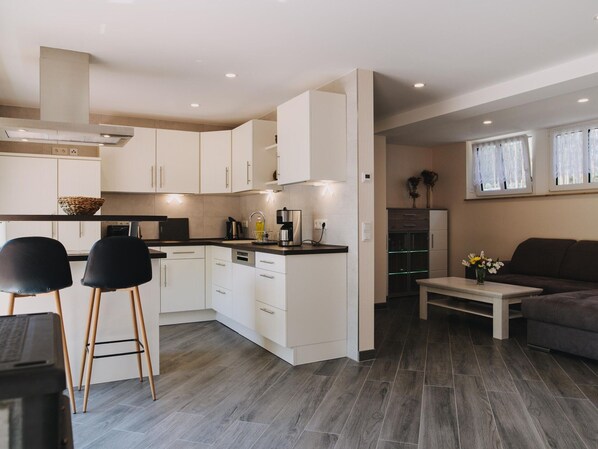 House | Private kitchen | Electric kettle, toaster, highchair - Ferienhaus in Lubben am Spreeufer (Lübben (Spreewald))