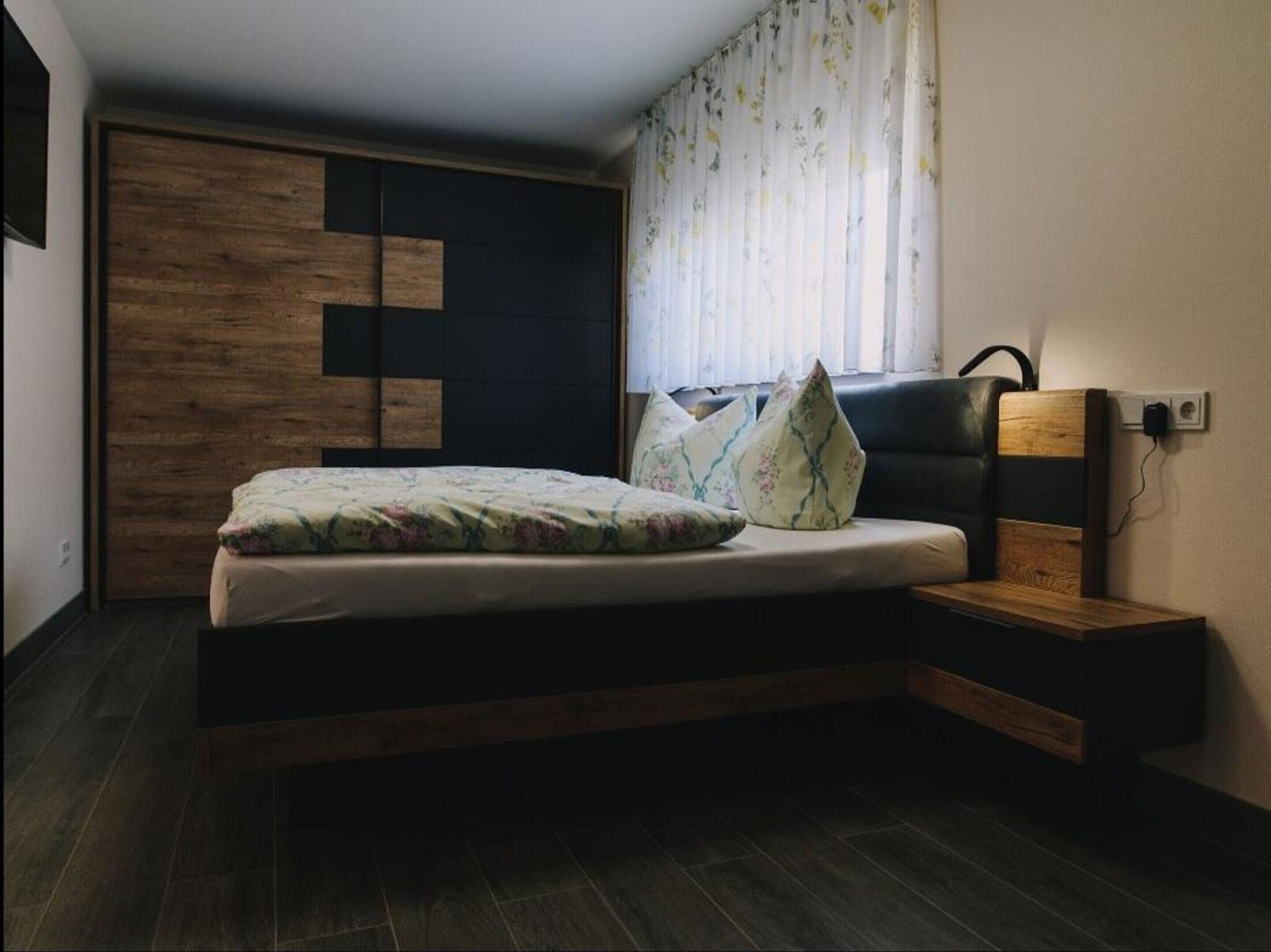 House | 1 bedroom, individually furnished