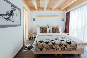 3 Schlafzimmer, Schreibtisch, Bügeleisen/Bügelbrett, Reisekinderbett