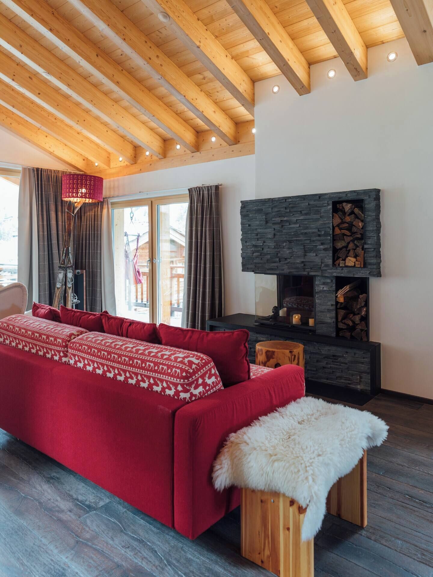 TV, fireplace, DVD player, books