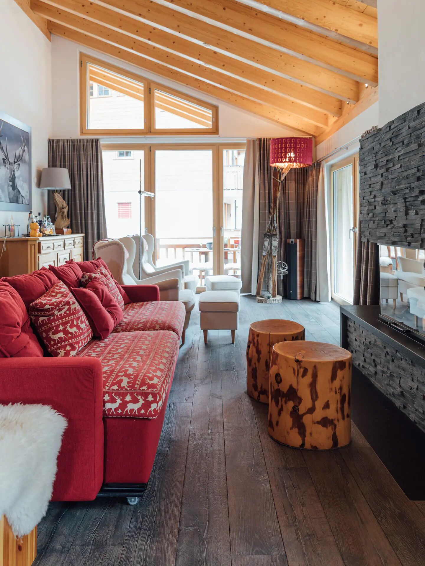 TV, fireplace, DVD player, books