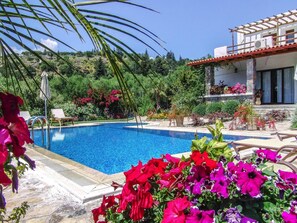House | Pool - Home With Garden & Pool for All (Apokoronas)