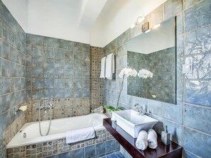 House | Bathroom - Home With Garden & Pool for All (Apokoronas)