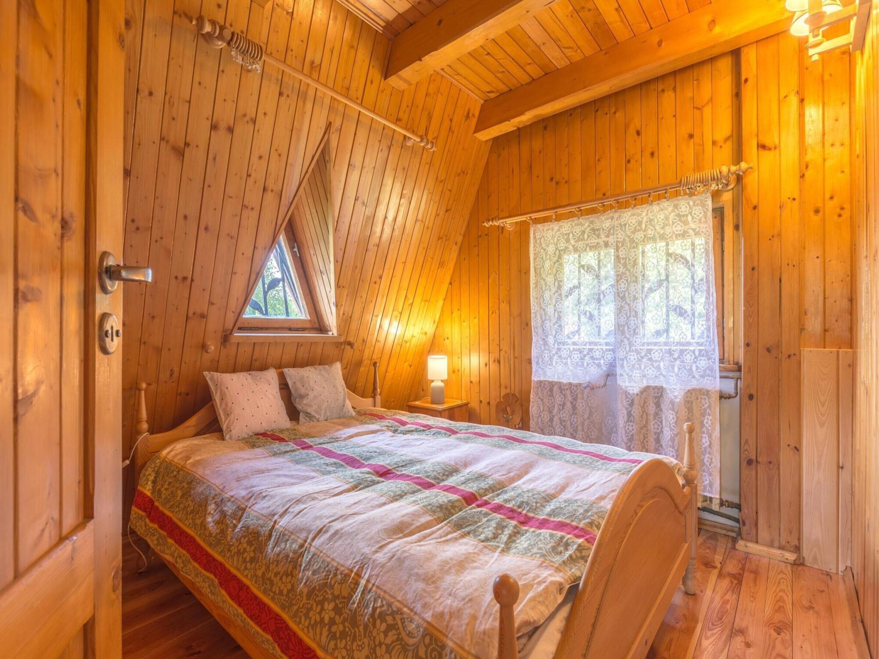 House | 3 bedrooms, individually furnished, bed sheets