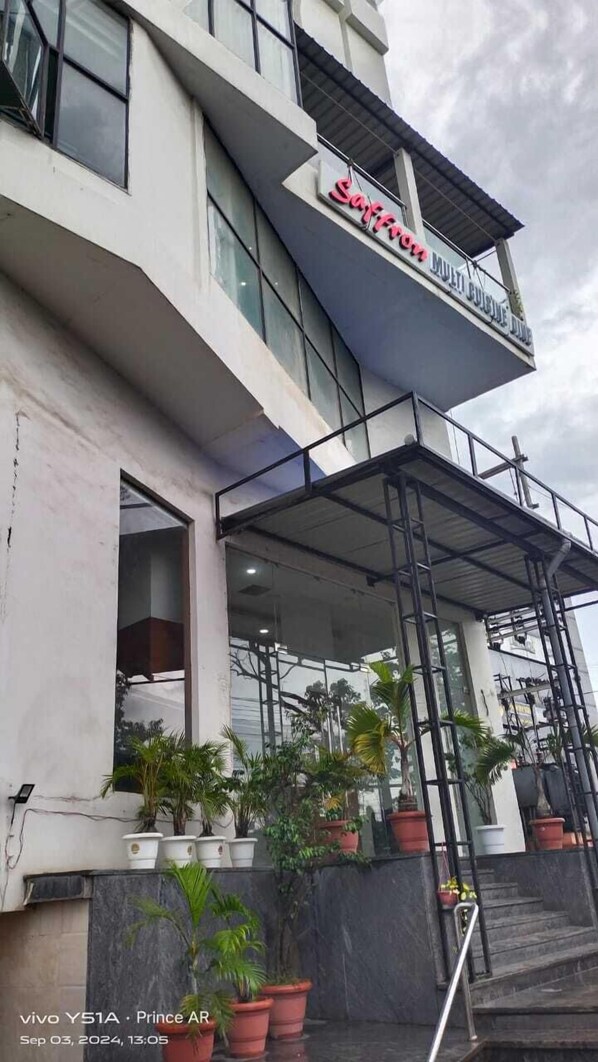 Mặt tiền nơi lưu trú