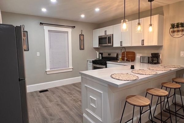 Geladeira, micro-ondas, fogão, cooktop