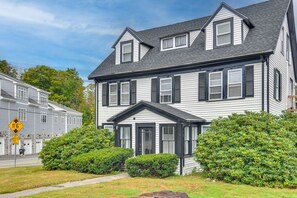 Exterior - Charming 2-bedroom apartment in nice Sharon with WiFi, AC near Gillette Stadium (Sharon)