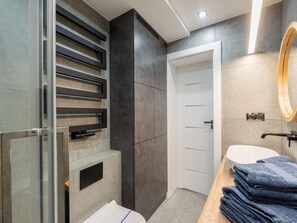 Apartment | Bathroom - Apartment in Kolobrzeg Near Seaside Beach (Kołobrzeg)