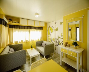 Chalet | Living room - Belvilla by Oyo Miramar 1 (Mont-roig del Camp)